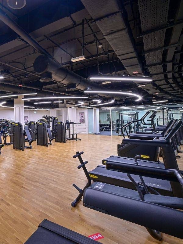21 HST GYM 21 HST GYM
